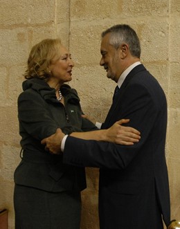 Coves con Griñán tras el discurso institucional del 28-F