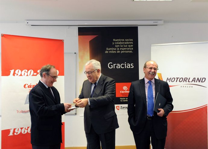 El presidente de Cáritas Aragón, Carlos Sauras, y el vicepresidente de Aragón, J