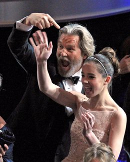 Jeff Bridges y Hailee Steinfeld en los Oscar