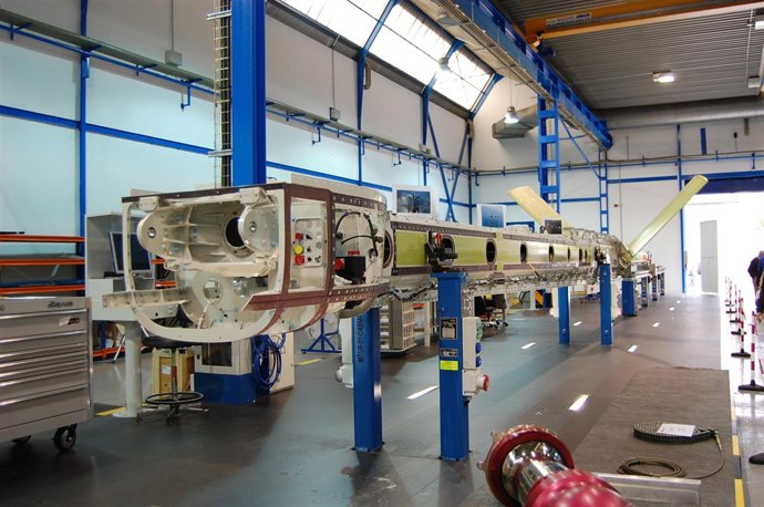 Pértiga de repostaje en vuelo en la planta de Airbus Military en Tablada (Sevill