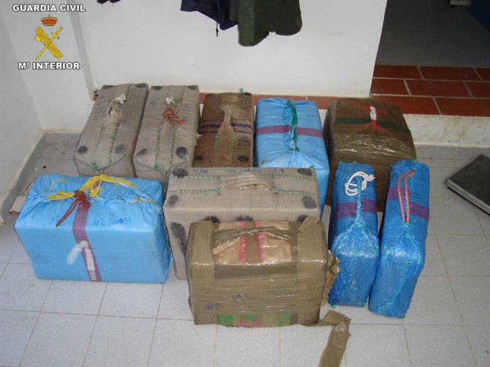 Casi 900 kilogramos de hachís intervenidos por el Instituto Armado