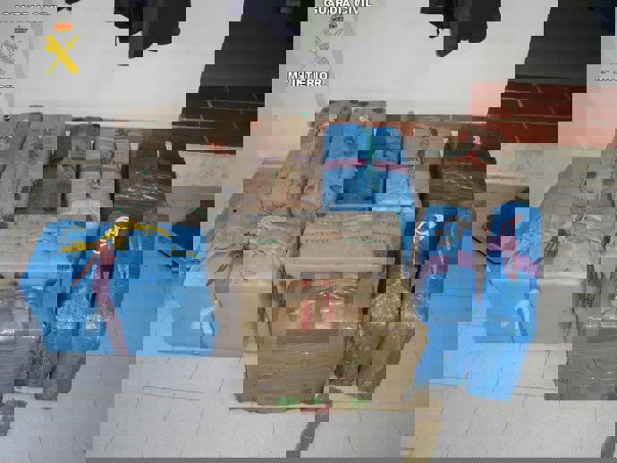 Casi 900 kilogramos de hachís intervenidos por el Instituto Armado