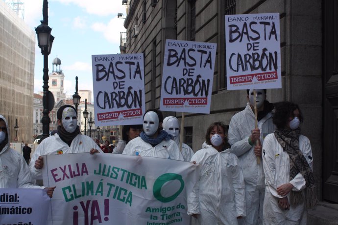NP: Protestan En Madrid Contra El Banco Mundial Por Su Responsabilidad Ante El C