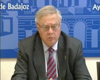 El alcalde de Badajoz considera "preocupante" y "raro" el robo de armas en la Base Militar 'Menacho'