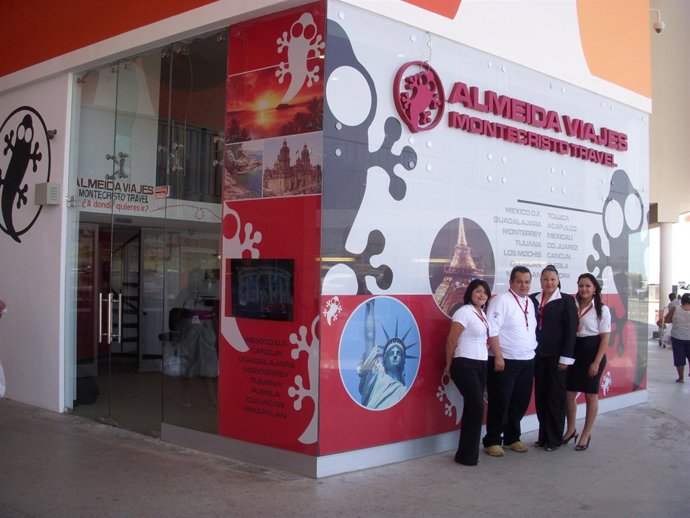 El Grupo Almeida Viajes en una feria