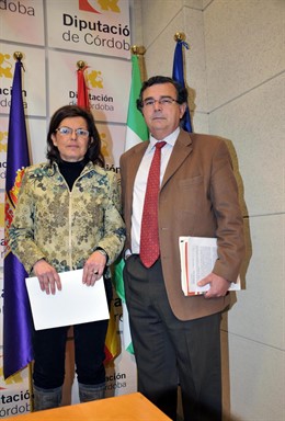 La delegada de Medio Ambiente de la Diputación de Córdoba, Pilar García, y el di