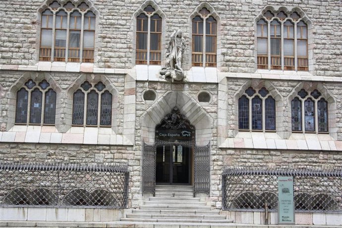 Edificio Botines de León, propiedad de la entidad de ahorro