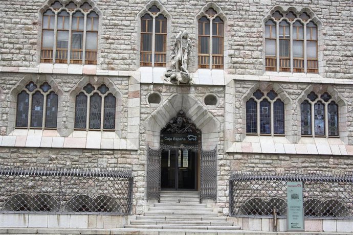 Edificio Botines de León, propiedad de la entidad de ahorro