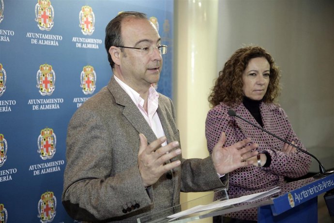 El alcalde de Almería, Luis Rogelio Rodríguez Comendador, confirma el concierto 