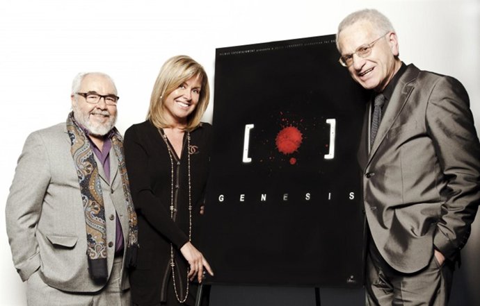 Julio Fernández, Rosa Clará y Florentino Cacheda posan con el cártel de 'REC Gén