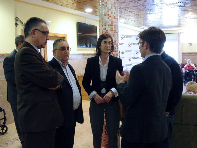 Ana Fernandez y la Cruz Blanca