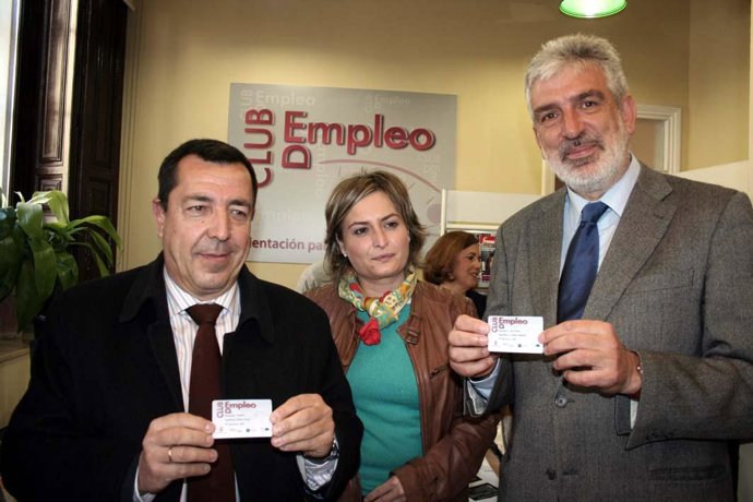 El delegado provincial de Empleo, Juan Carlos Lomeña, el alcalde de Antequera, R