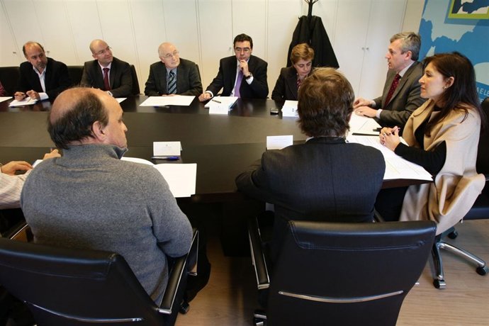 alfonso rueda e beatriz mato presiden a reunion constitutiva do grupo de traball