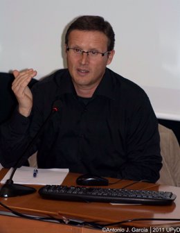 El profesor Fernándo Jiménez