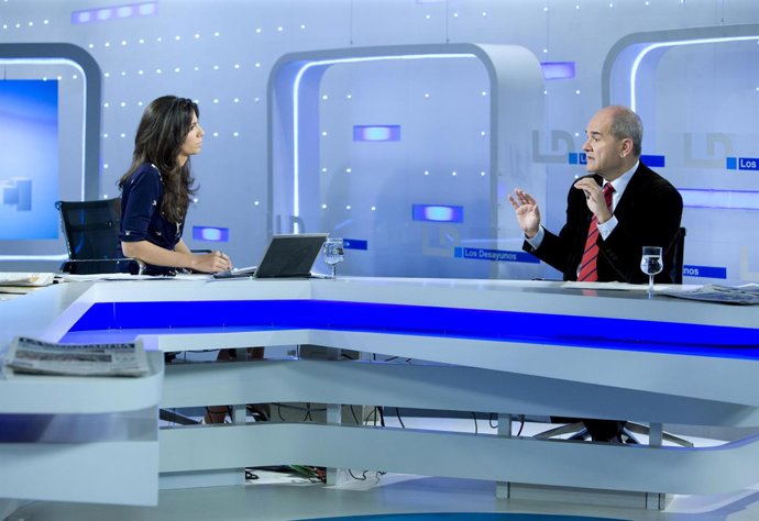 NOTA Y FOTOS. Chaves En TVE: "Queremos Comprometer, No Imponer, A Las Comunidade