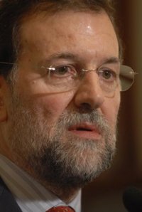 Rajoy pide unidad para evitar que ETA pueda presentarse a las municipales