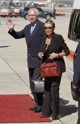 Duque Victor Manuel de Saboya en 2004 a su llegada a España en avión