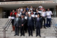 Revilla lamenta el "grave error" de Blanco y Zapatero de parar obra pública, que genera paro e impide la modernización