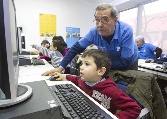 FOTOS+NOTA: La Obra Social "La Caixa" Pone En Marcha El Programa Gente 3.0 Junto