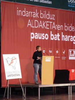 Ainhoa Etxaide en la Asamblea de LAB.