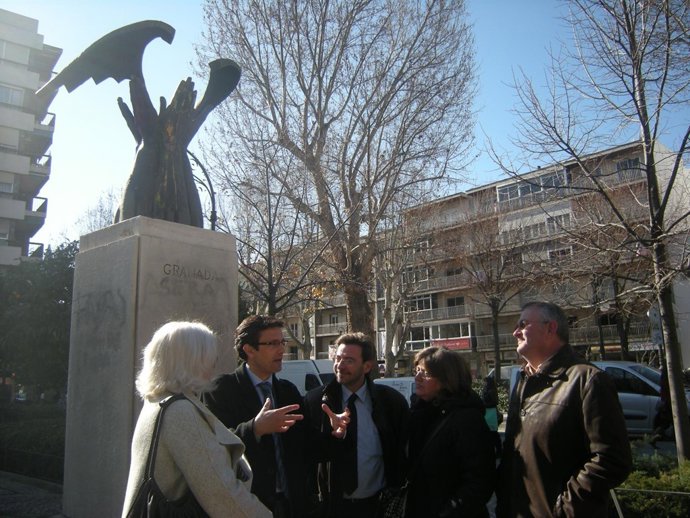 Cuenca, en el monumento a Primo de Rivera, en la plaza de Bibataubín