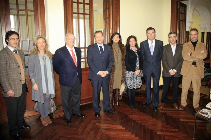 Mediavilla se reúne con el Colegio de Procuradores