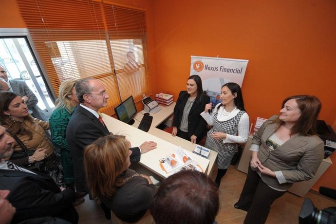 El alcalde de Málaga en la inauguración de la incubadora de empresas de Teatinos