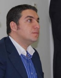 Bendodo reta a Heredia a frenar la destrucción de empleo y a dejar las sucesiones para él, Zapatero y Griñán