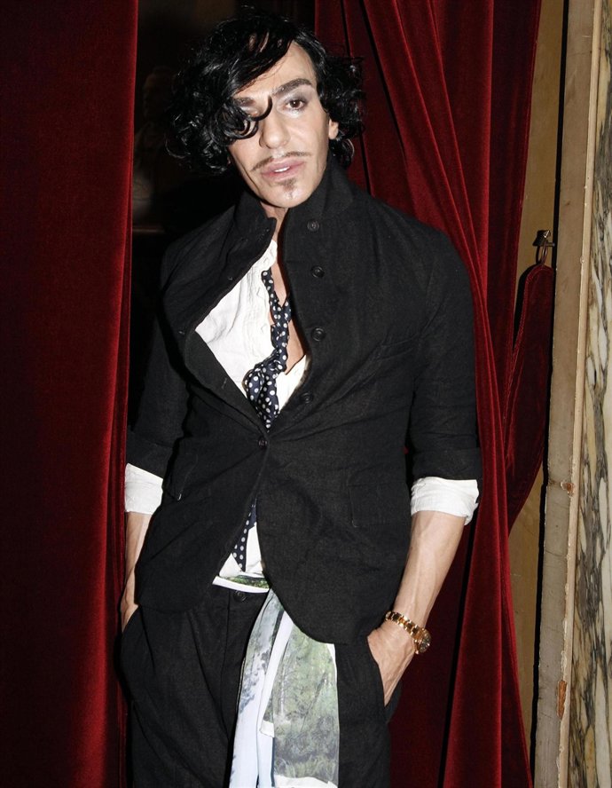 El diseñador John Galliano durante la celebración de Paris Fashion Week en 2010 