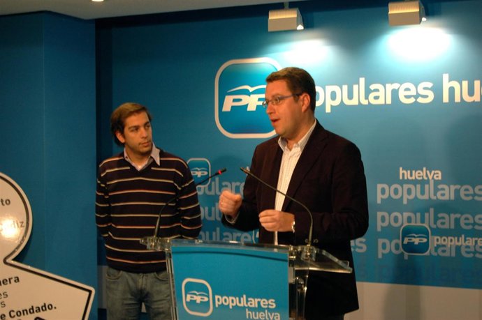 Francisco Riquel y el presidente provincial de Nuevas Generaciones, Iván Garrido