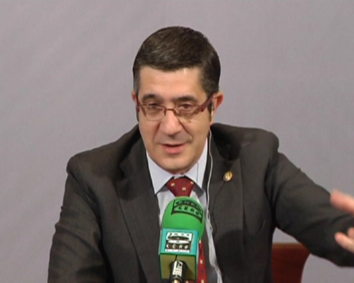 López critica a la IA al callar tras las detenciones