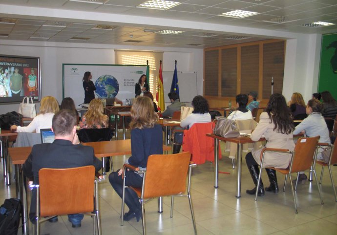 Empresas andaluzas se informan sobre tendencias internacionales en hábitat y mod