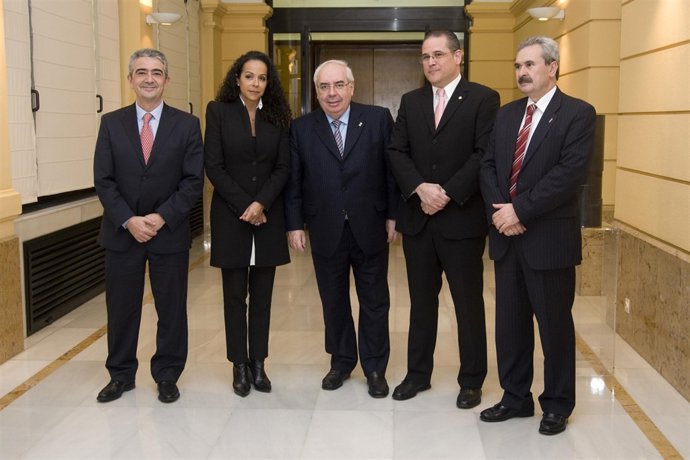 Encuentro del embajador de Panamá con el Gobierno asturiano