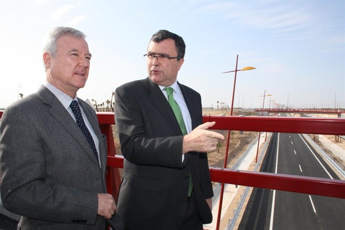 Valcárcel y Ballesta, en la inauguración de los accesos al Aeropuerto