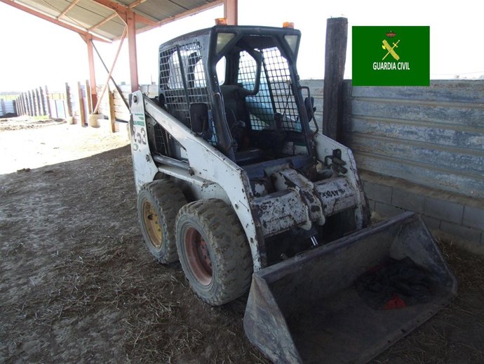 Uno de los vehículos agrícolas recuperados en la operación