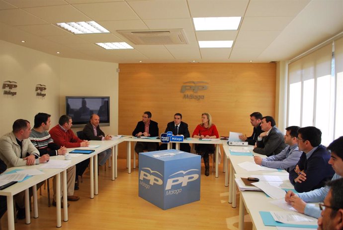 El presidente del PP de Málaga, Elías Bendodo, se reúne con los concejales de Ec