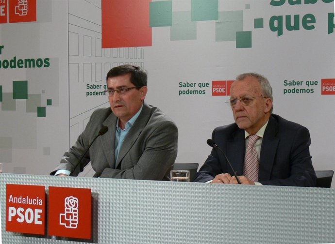 El secretario de Organización del PSOE de Granada, José Entrena, y el coordinado