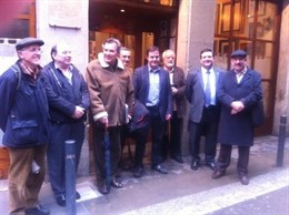 Uriel Beltrán junto con representantes de SI