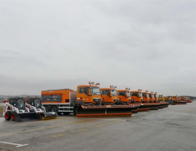 Máquinas quitanieves en Barajas