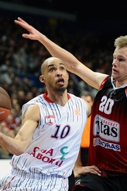 El Caja Laboral pasa a cuartos como primero de grupo