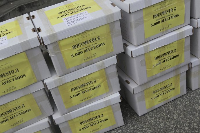 Los afectados por el caos aéreo piden 50 millones a los controladores