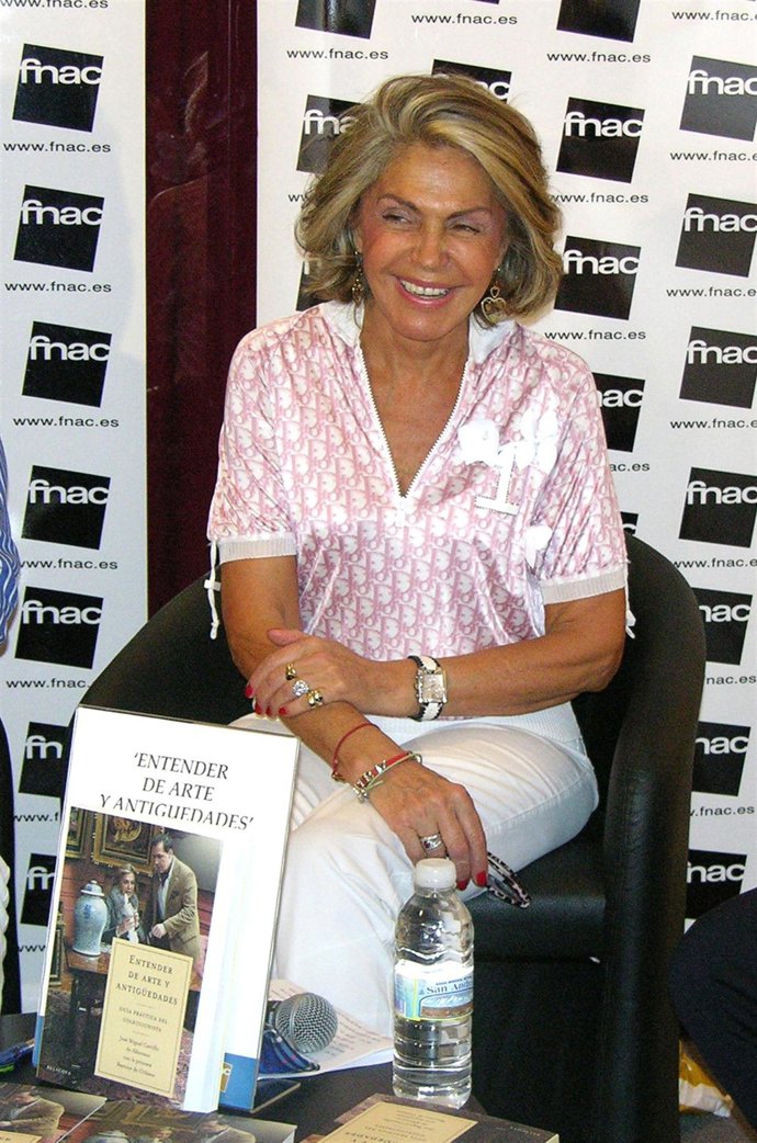 Beatriz de Orléans en la presentación de uno de sus libros en Marbella 