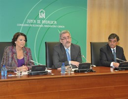 El consejero de Economía con representantes del BEI y BBVA