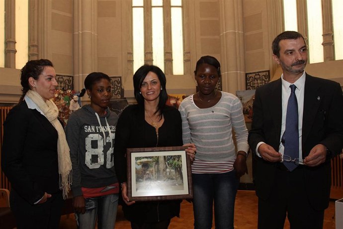 Niñas soldado de Sierra Leona durante la inauguración de la exposición 'África e