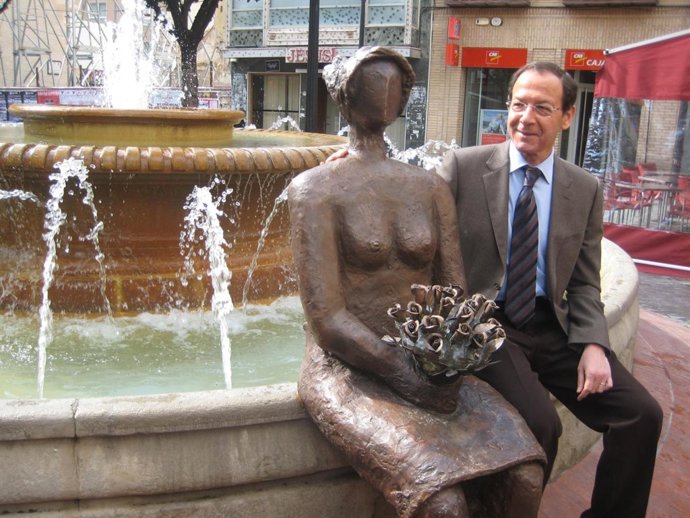 Cámara, con la nueva escultura