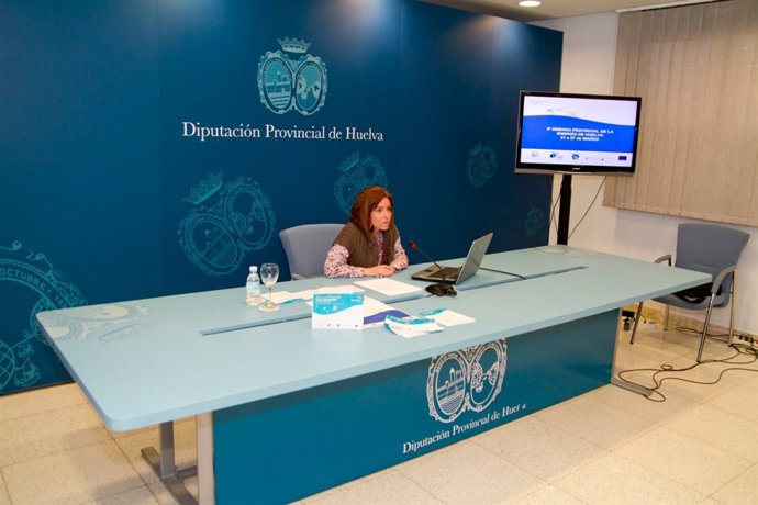 La diputada de Medio Ambiente, María José Cortil, en rueda de prensa