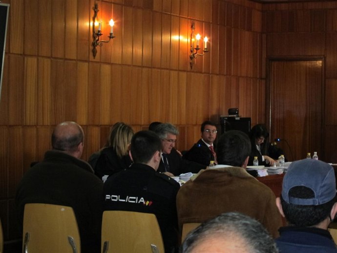 Los dos acusados de matar en 2008 a un hombre en Águilas durante la vista oral