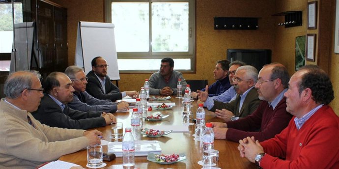 José Cejudo, en un encuentro con representantes sindicales de Foret.