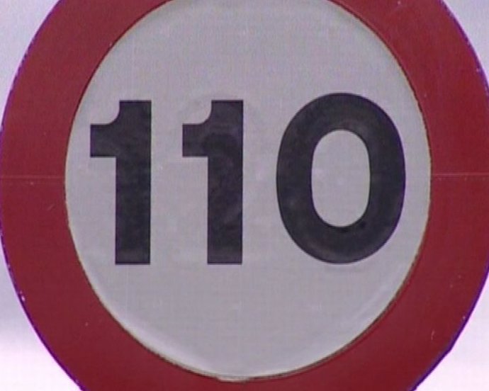 Primeras señales limitando la velocidad a 110km/h
