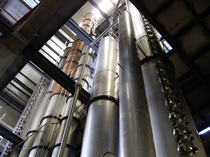 Torres de destilacion de alcohol de Gestrevin.